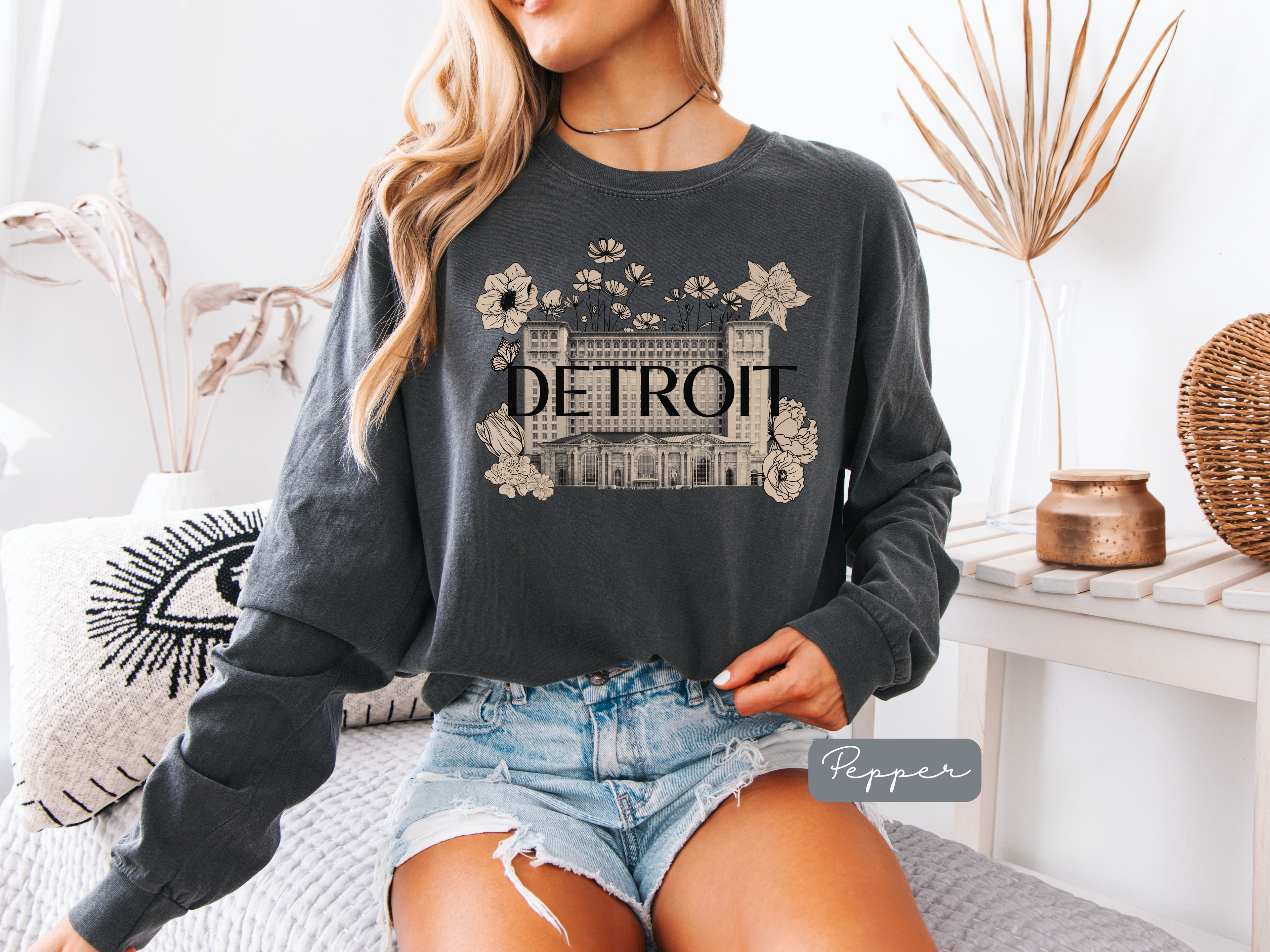 Beautiful Detroit Vintage Floral Train Station Long Sleeve T-Shirt