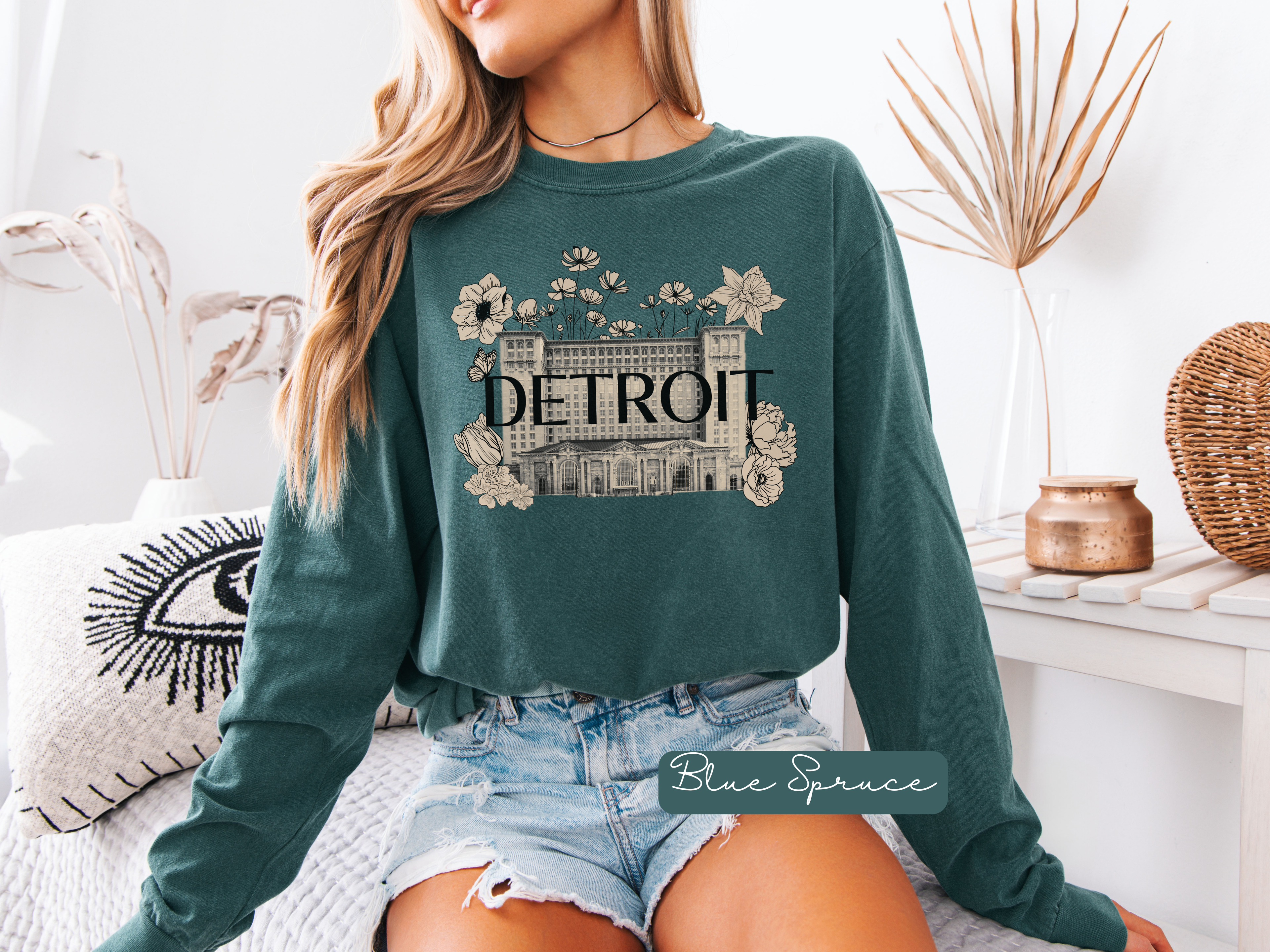 Beautiful Detroit Vintage Floral Train Station Long Sleeve T-Shirt