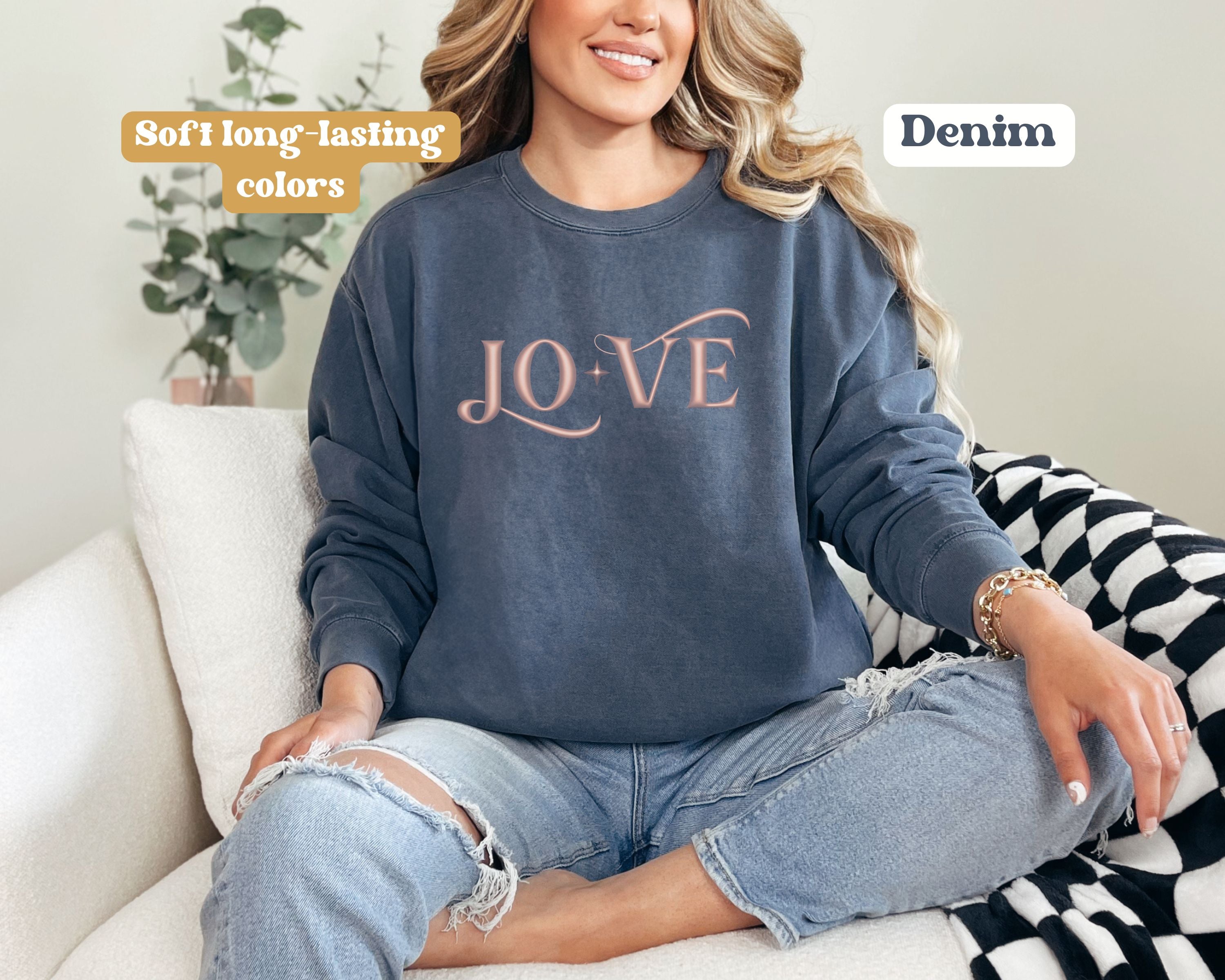 Feel the Love Sweatshirt | Calligraphy Valentines Love Sweatshirt | Bride gift| Brides Maid gift | Love sweatshirt