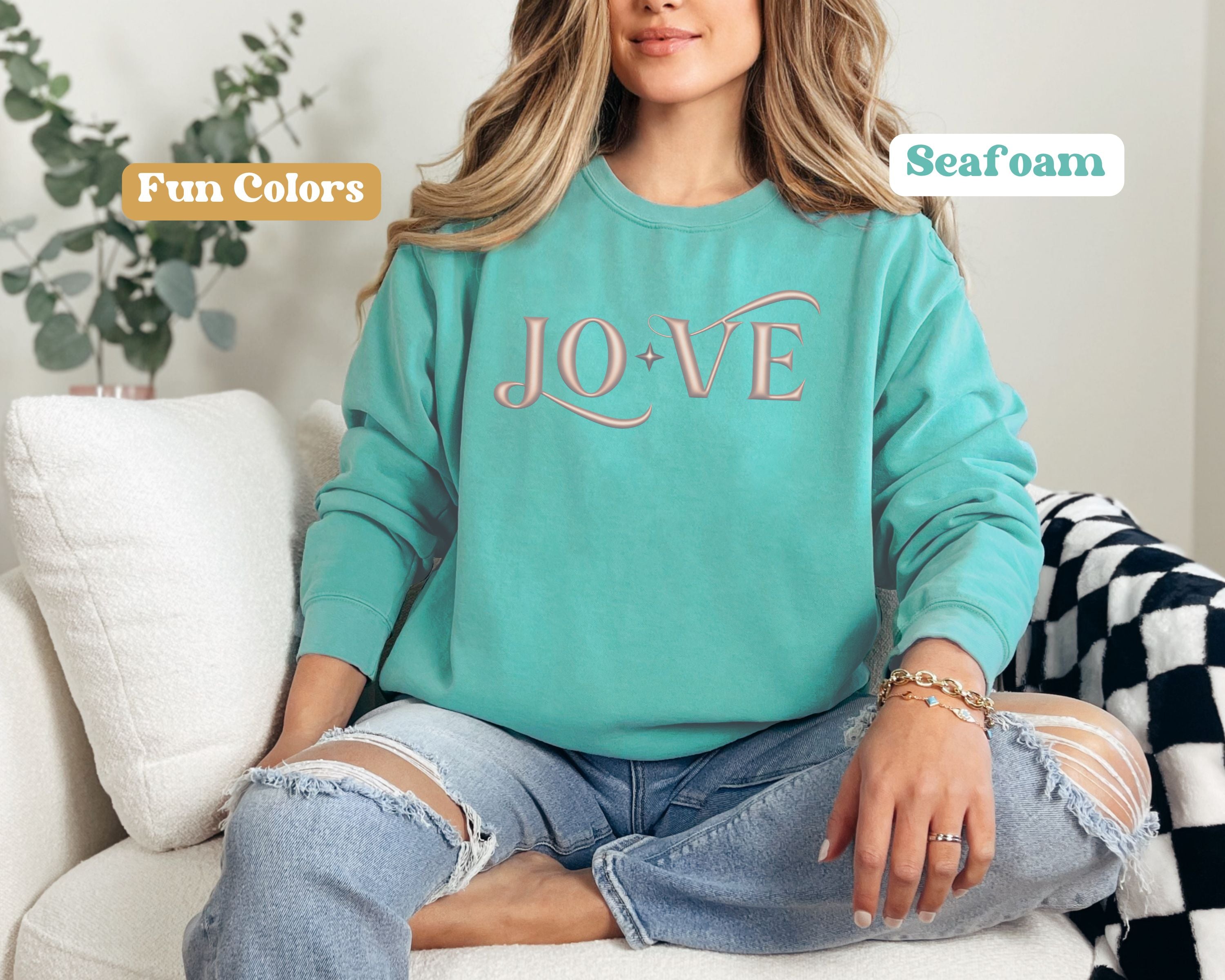 Feel the Love Sweatshirt | Calligraphy Valentines Love Sweatshirt | Bride gift| Brides Maid gift | Love sweatshirt